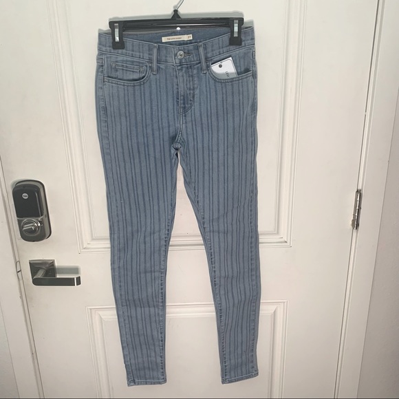 Levi's Denim - NWT 710 Super Skinny size 27 super cute style.